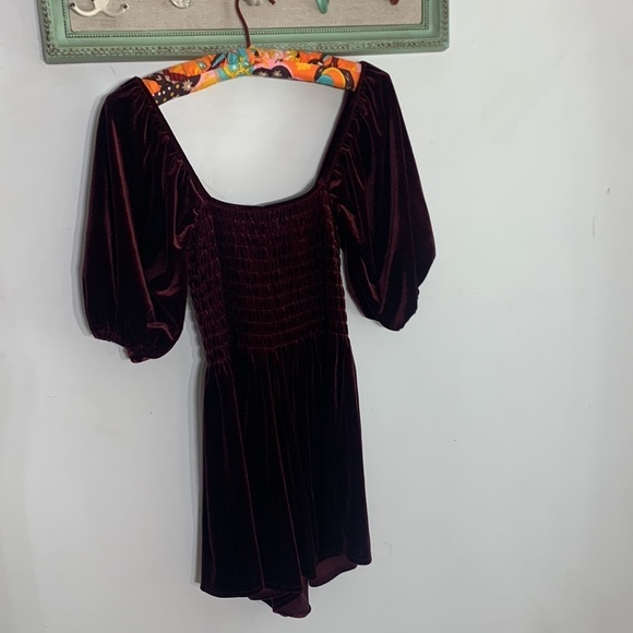 Urban outfitters small short puff sleeve smocked crushed velvet romper new - Picture 7 of 12